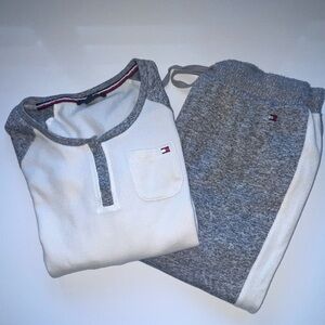 Women’s (S) Tommy Hilfiger Gray w/cream Stripe Knit Jogger Set